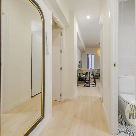 Cool Apt para 9pax en plena Plaza de Chueca-3